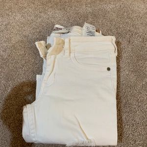 Hollister soft jeans off white color